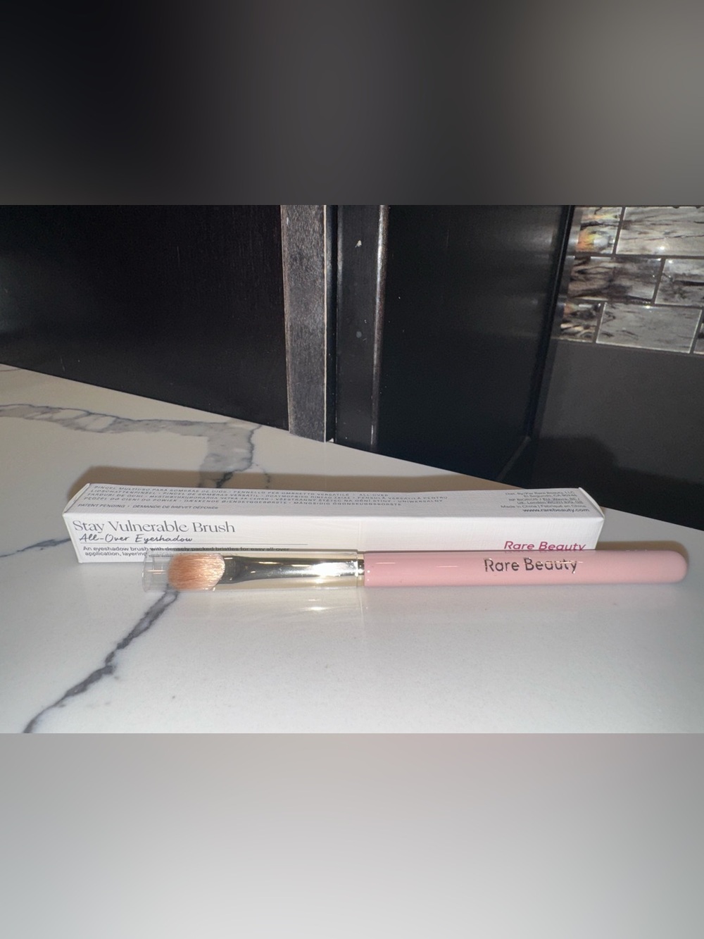Rare Beauty Stay Vulnerable All-Over Eyeshadow Brush – NIB